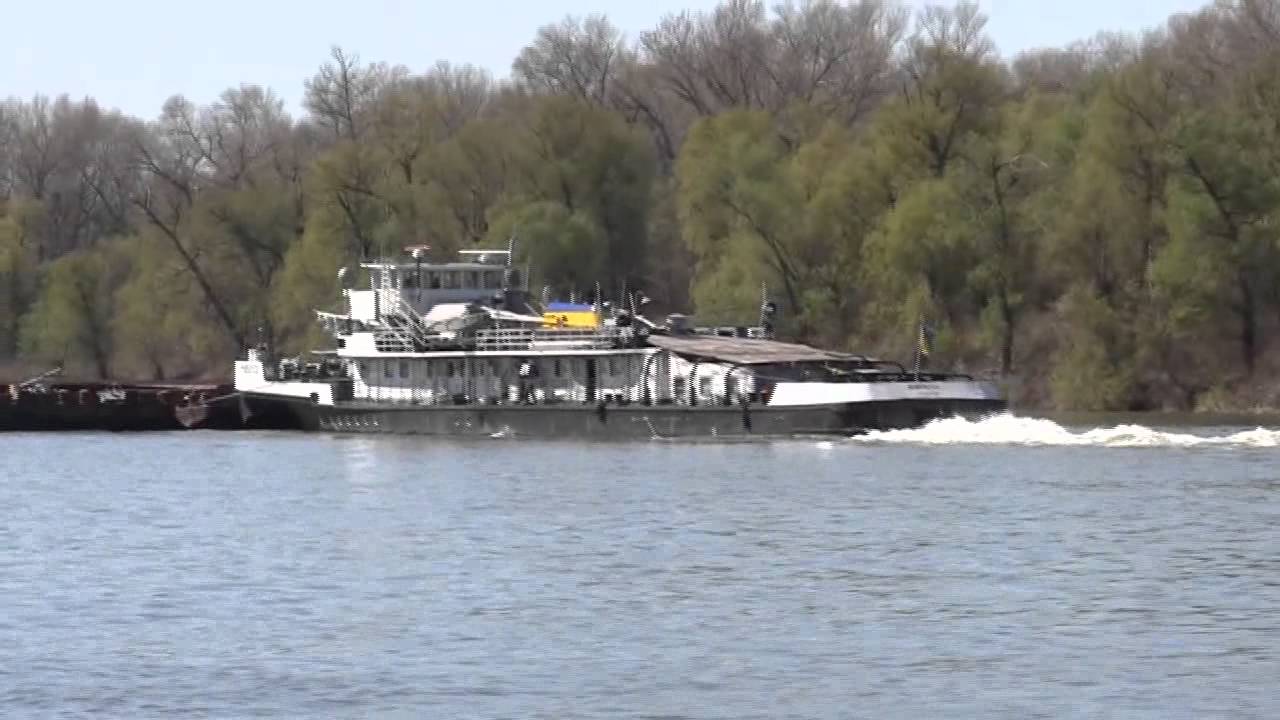 20120402 Towboat RUBINSK , Danube river.avi