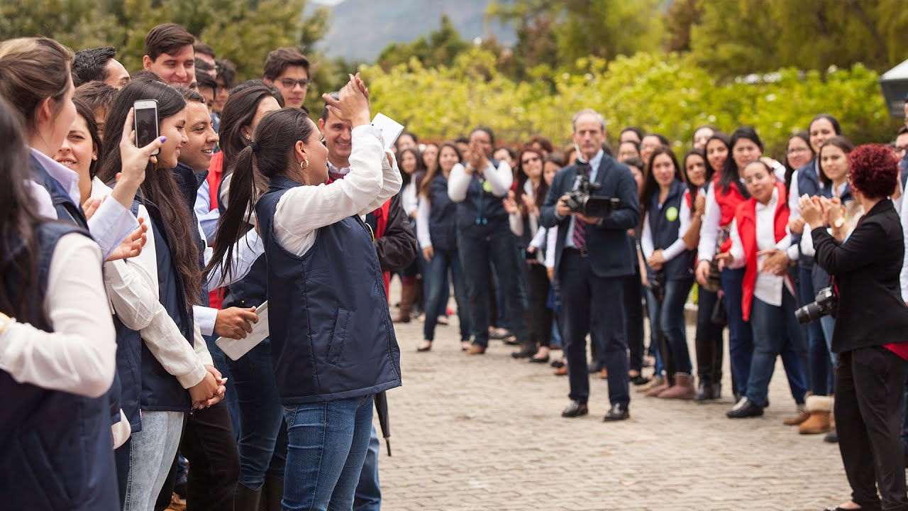 Canción dedicada al Prelado del Opus Dei durante su viaje a Colombia