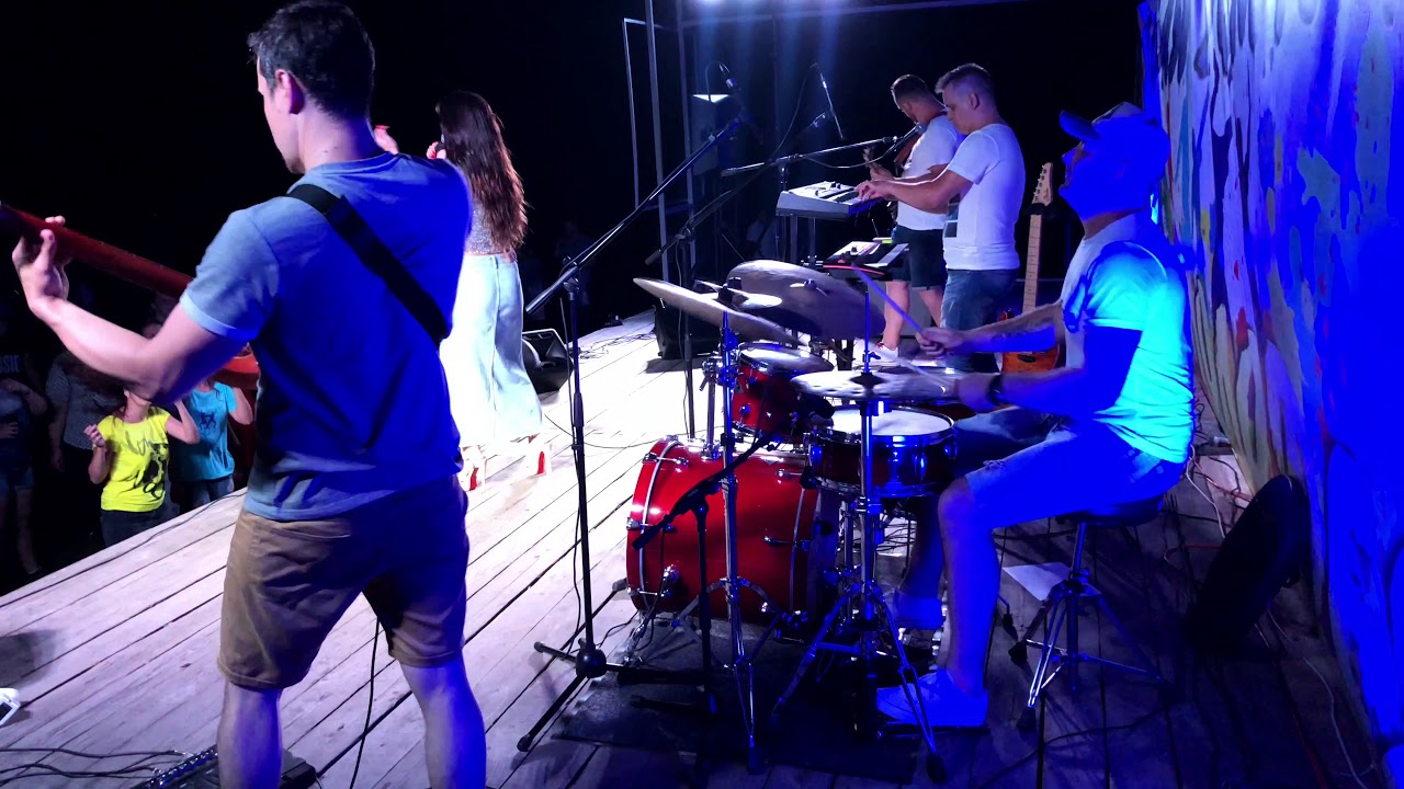 Barhat band - Летящей походкой (side view)