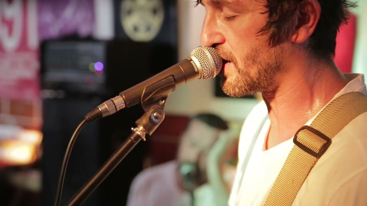 Tigre y Diamante “Sangre en las Paredes” en directo en Discos Bora-Bora.