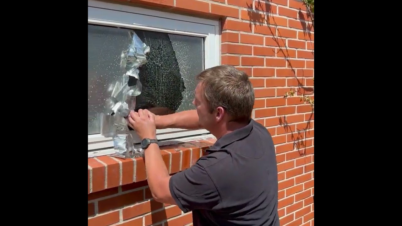 Sådan fjerner du solfilm fra et vindue