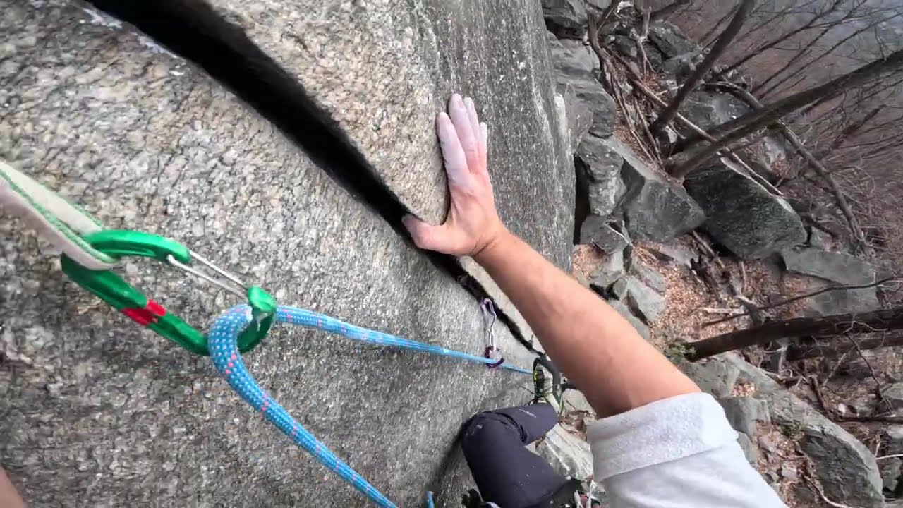 Rumbling Bald - Cereal Buttress - Fruit Loops (5.7+/5a) P1 on lead