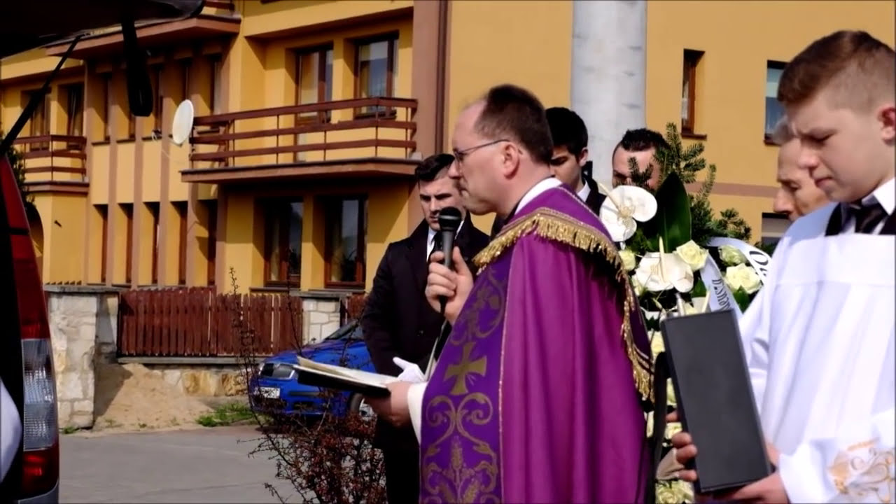 Pogrzeb ks. T. Lizińczyka cz. 1 - wprowadzenie do kościoła