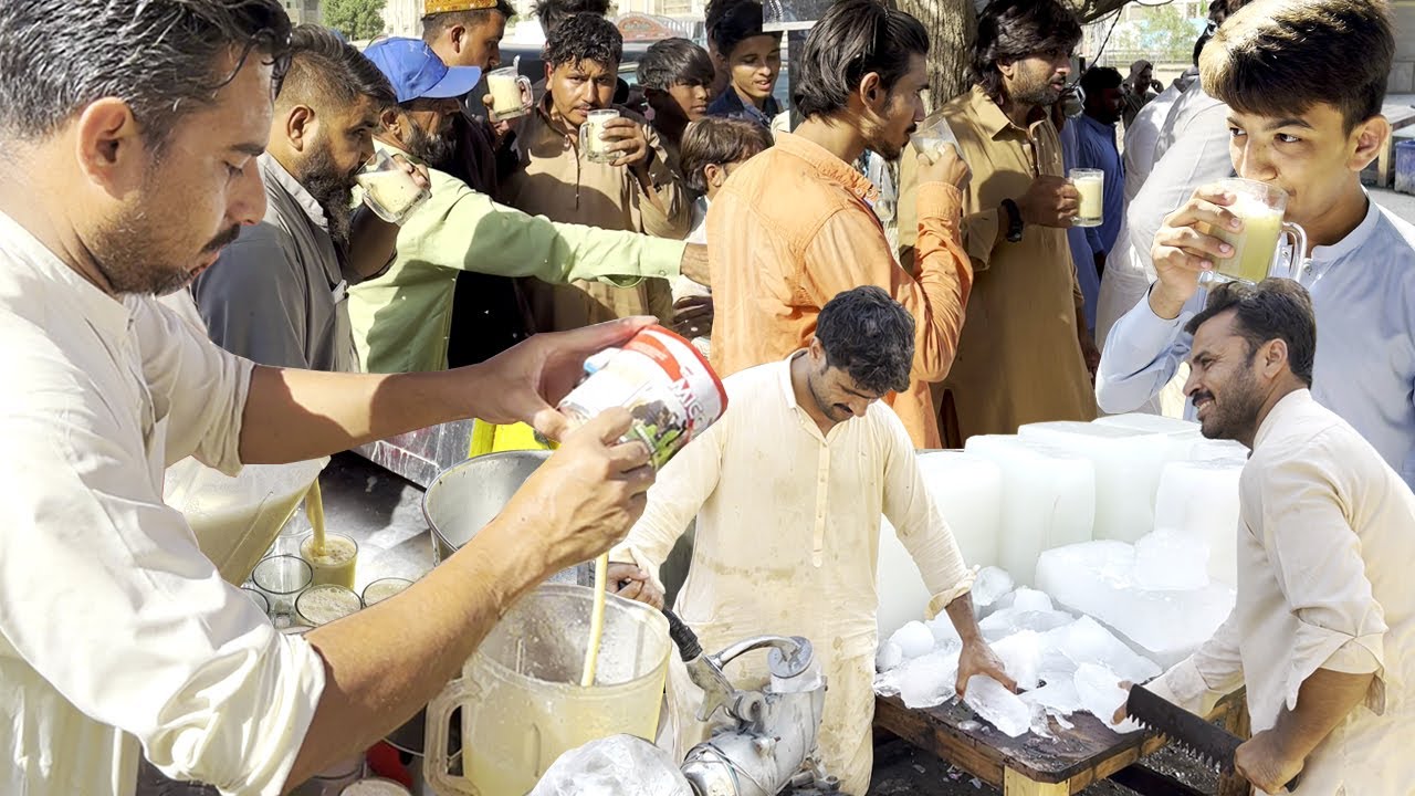 AMAZING STREET DRINKS OF PAKISTAN | ORIGINAL GUR KA SHARBAT | MOST REFRESHING JAGGERY JUICE MAKING