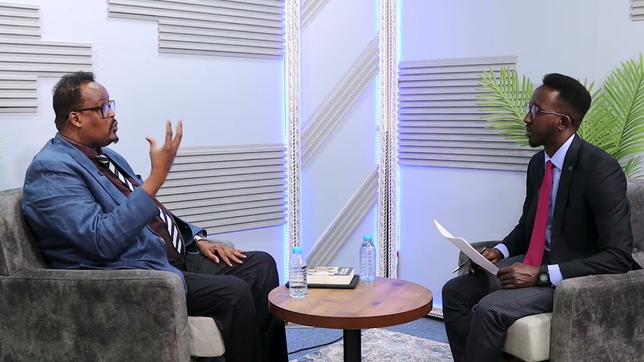 Wareysi: Muxuu Cirro dadka Waqooyi Galbeed uga qariyey safarkii Davos, yuu la kulmay? Mx'ed Haldhaa.