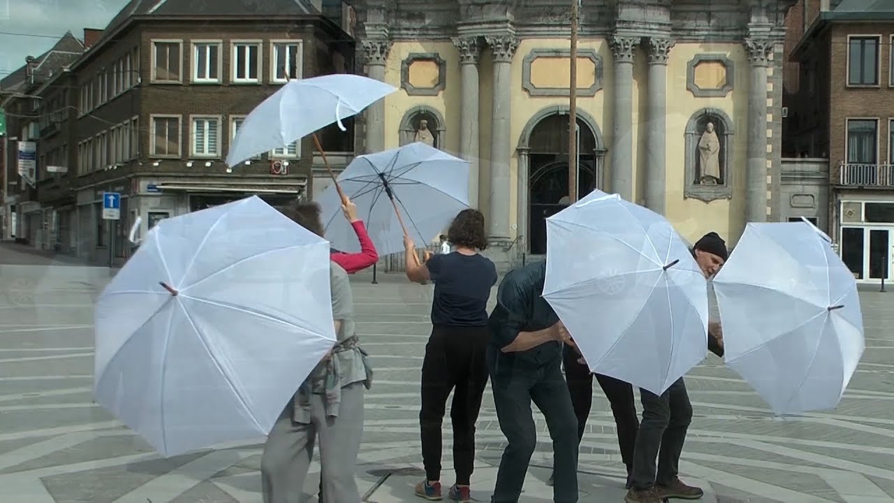 Happy parapluies à Charleroi , par  la compagnie Air Neuf ( Asbl Mouvance )