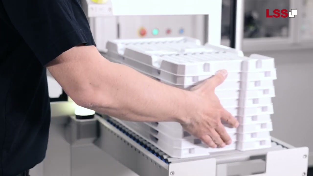 Tray handling modules for labelling solutions
