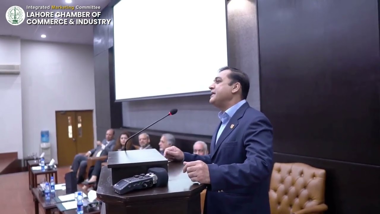  “Sources of Competitive Advantage in Fast-Food Chains”