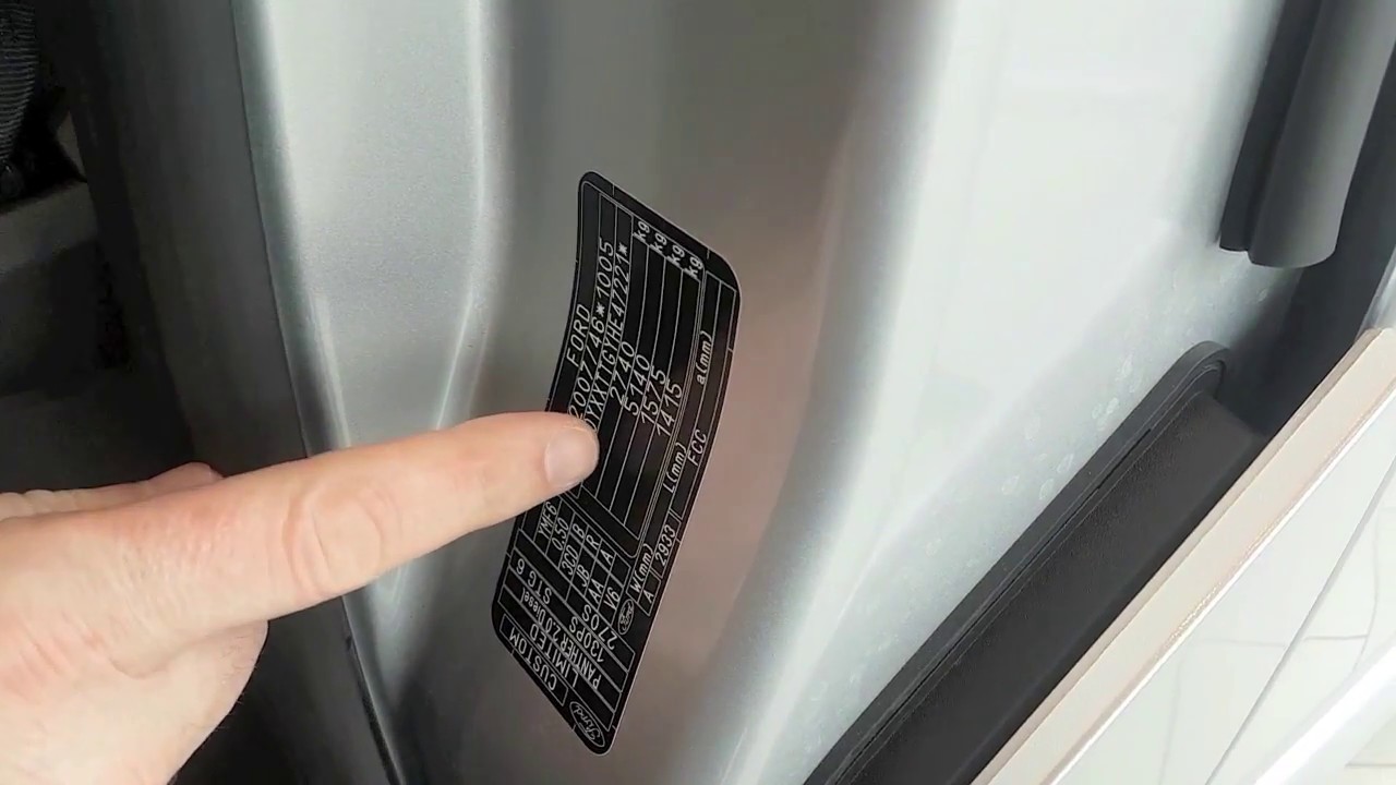 What is the towing weight capacity of a Ford Transit Custom?