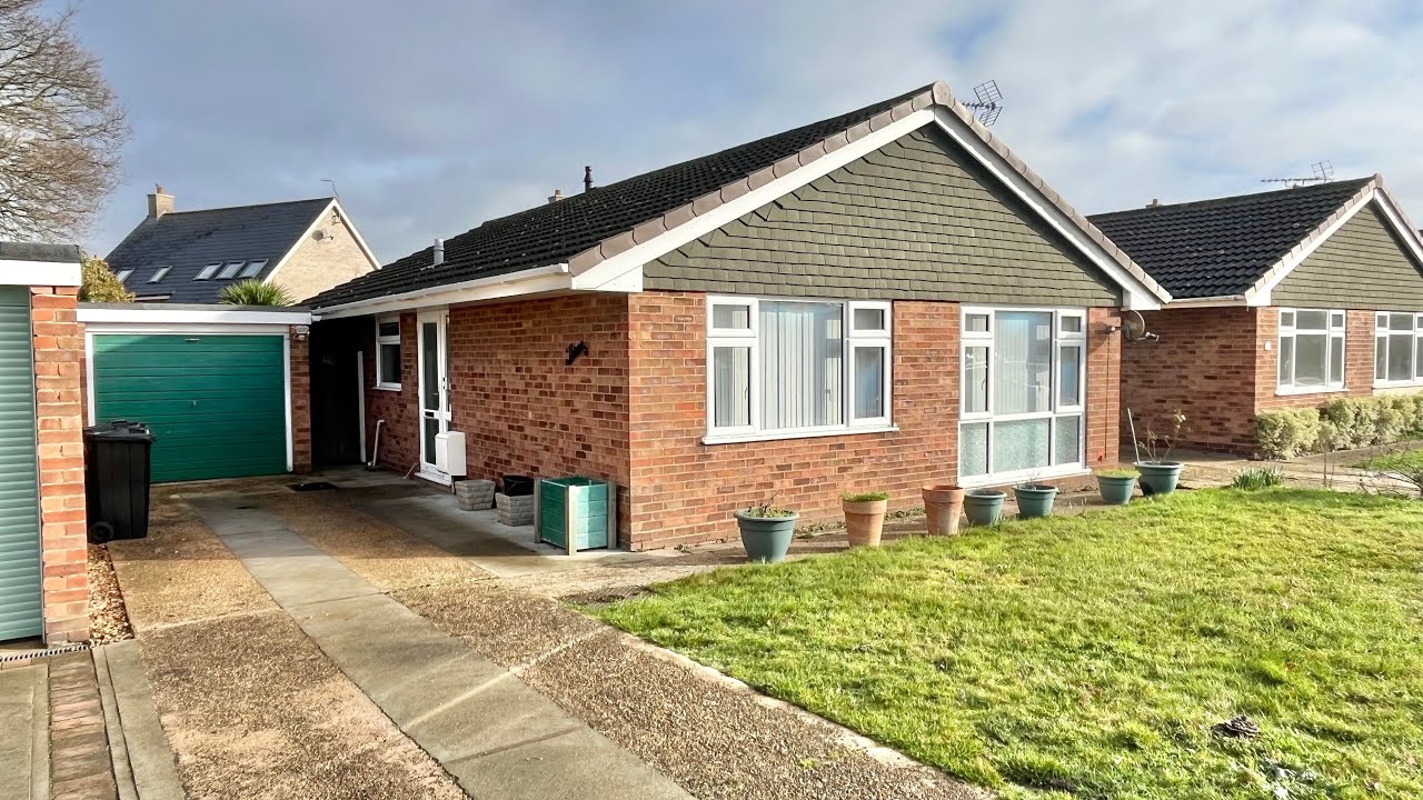 STUNNING THREE BED DETACHED BUNGALOW - Ladbrooke Road, Clacton-on-Sea