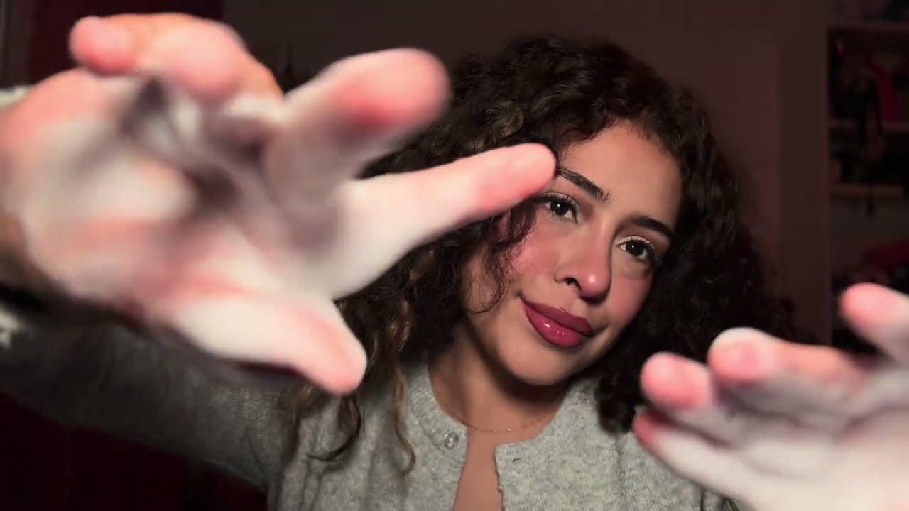 ASMR / ROLEPLAY TU NOVIA TE LIMPIA LA CARA 