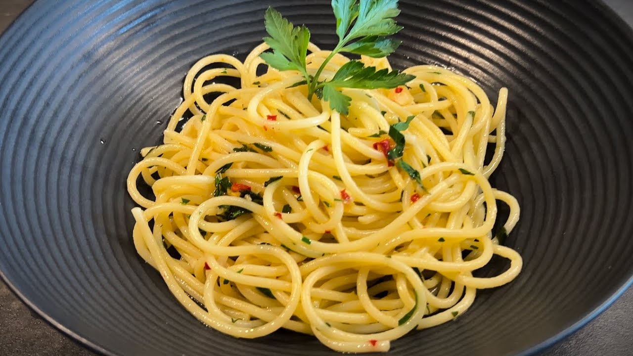 🇮🇹SPAGHETTI ALIO E OLIO - włoski klasyk, szybki, łatwy, tani i smaczny.
