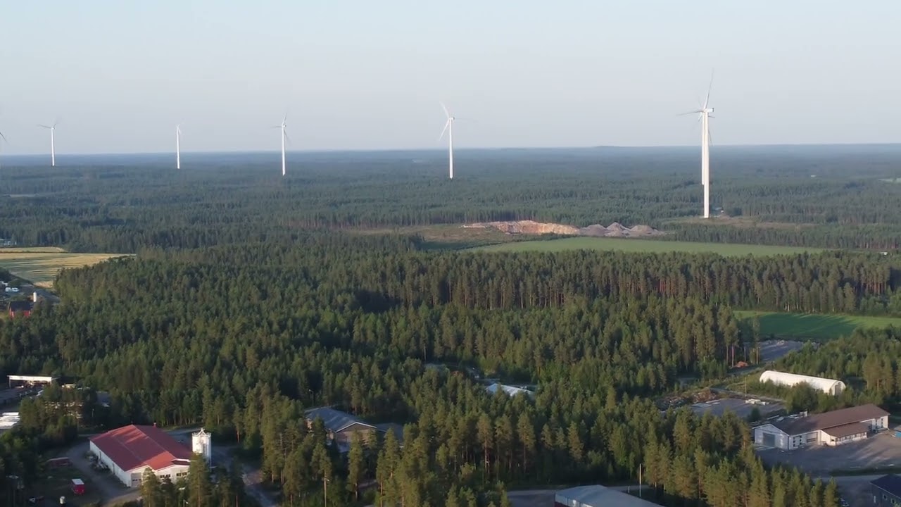Perhon kirkonkylä sijaitsee keskipohjanmaalla  , Dronella kuvattu heinäkuussa 2025.