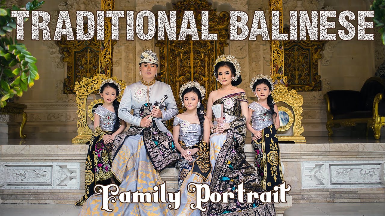 TRADITIONAL BALINESE FAMILY PORTRAIT AT PURI TRESNA BALI - BEHIND THE SCENE - GWEN KATE FAYE