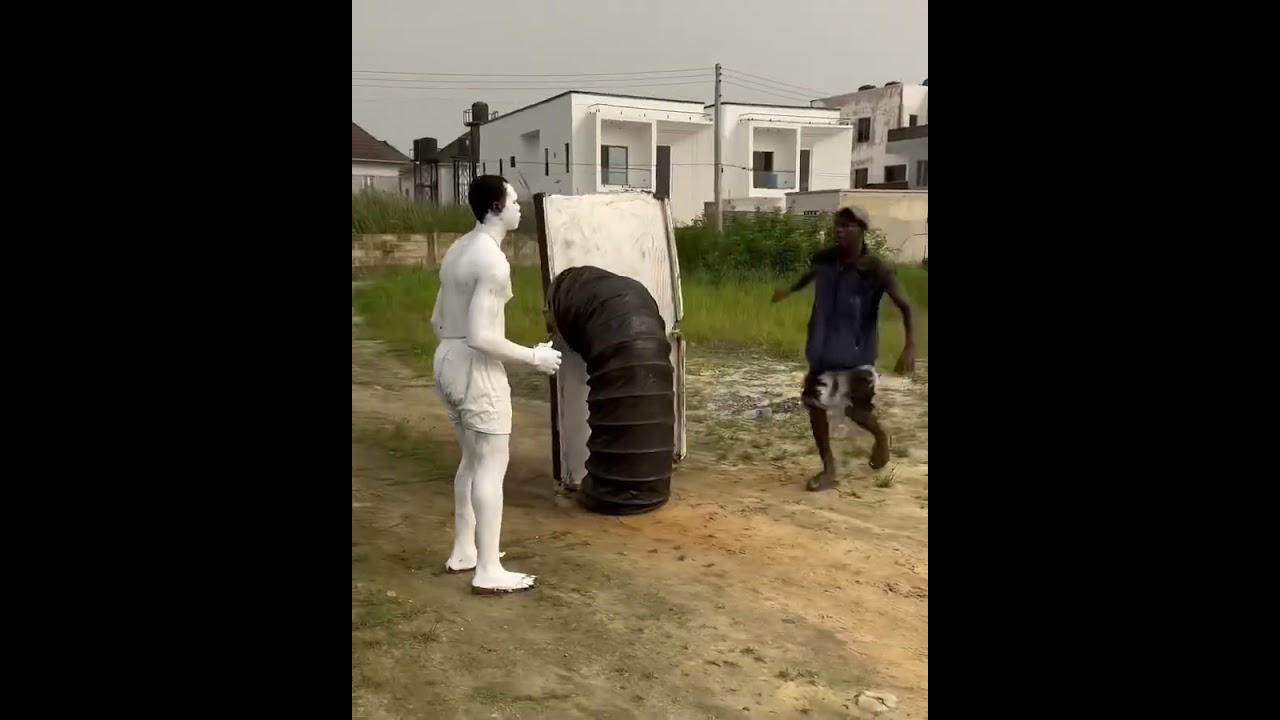 De prisoner ￼ officer,👮 kissing