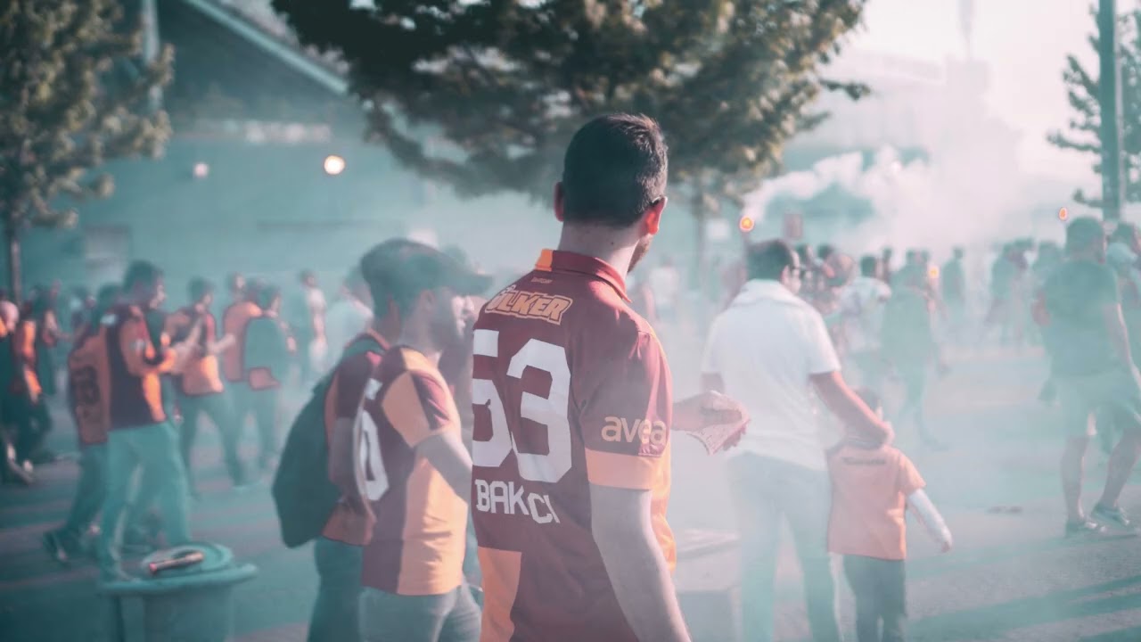 DİLLERE DESTAN GALATASARAY MARŞI-Cim Bom Bom! Cim Bom Bom!