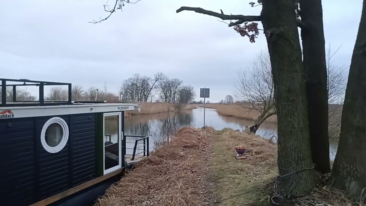 Kanał notecki, szaro,buro i ponuro, styczniowym rejs housebotem zDębinka do Murowańca@Domnawodzie