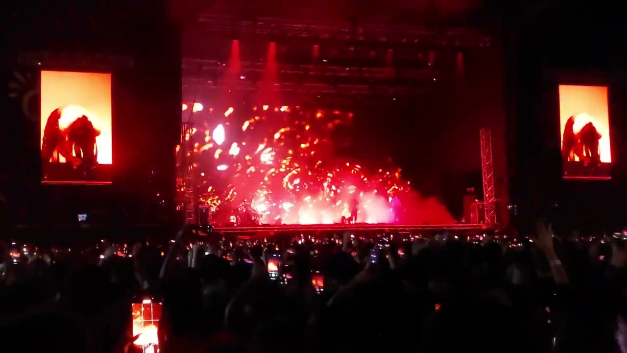 Halsey - I am not a woman, I'm a god ( Istanbul Concert 2022 )
