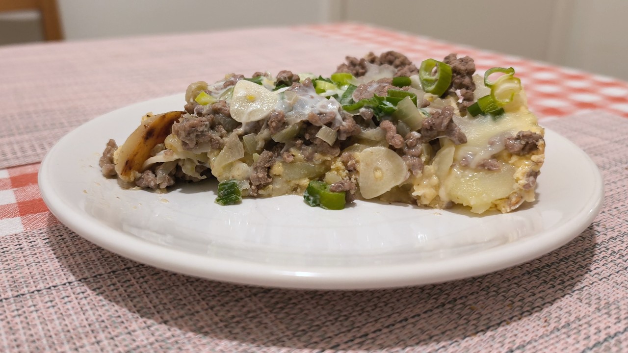 Hearty Potato & Minced Meat with Eggs & Mozzarella | Easy One-Pan Dinner