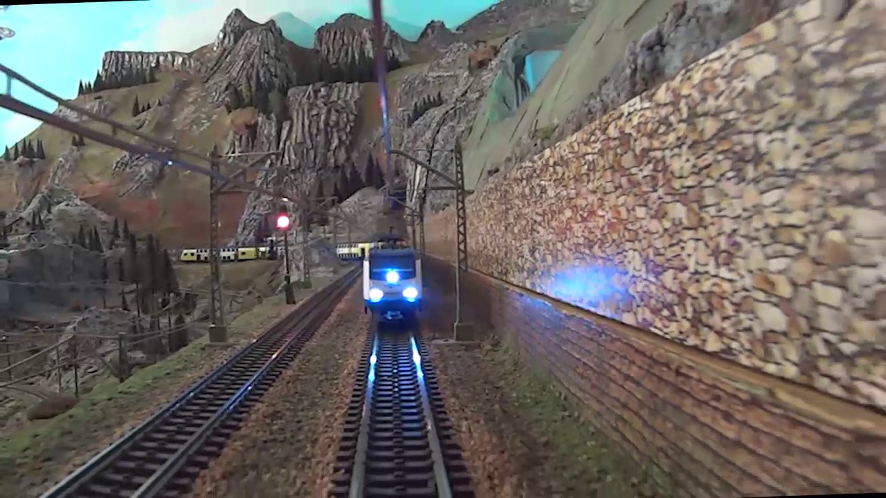 Viaggio nel  plastico dalla cabina di guida del treno