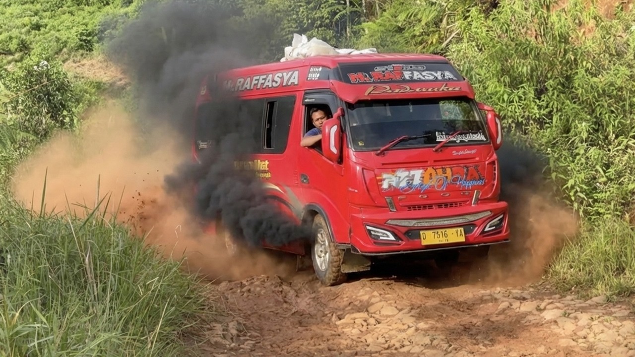 KEKUATAN PENUH DIJALAN EKSTREM PENUH BATU DI JALUR  PADASUKA - CIWIDEY