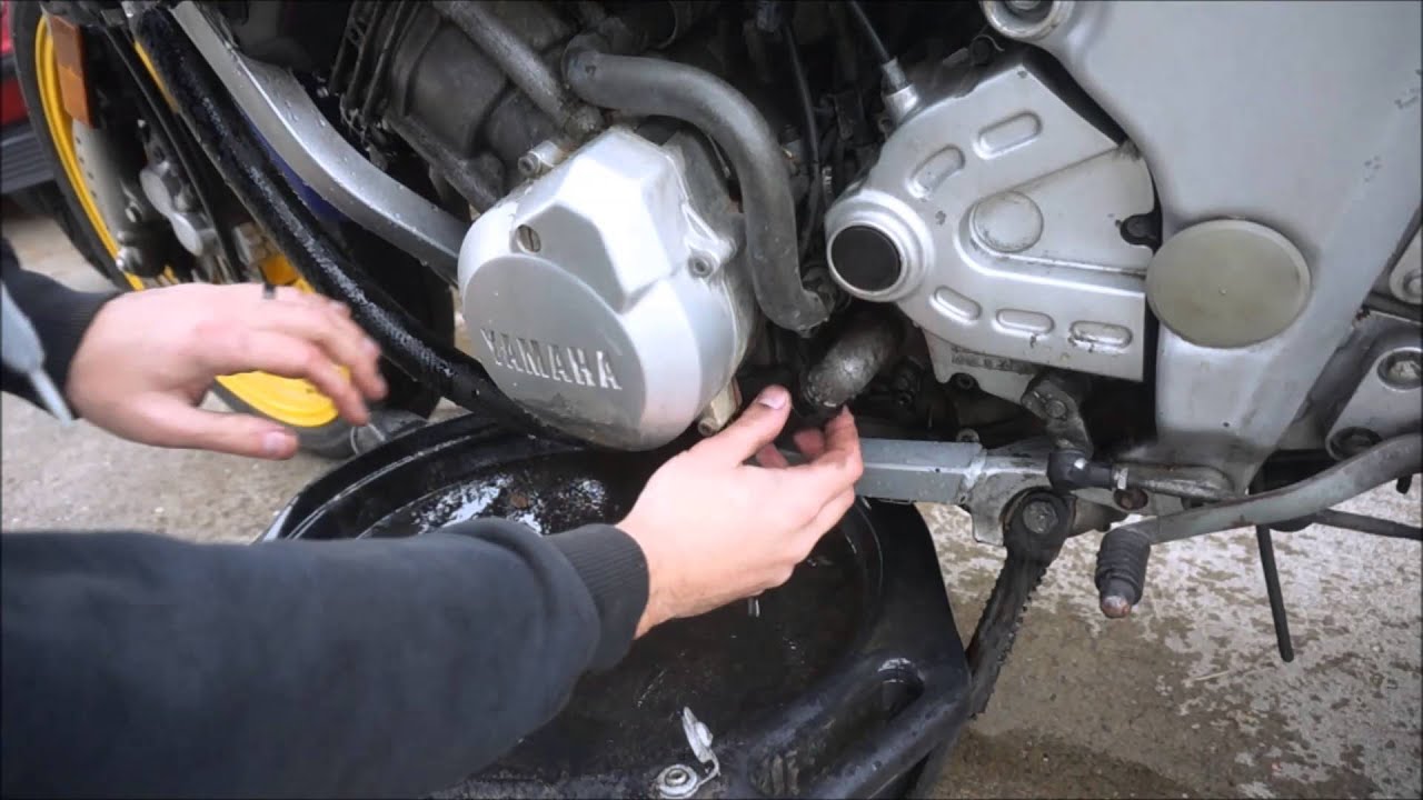 1994 FZR600 Restoration Part 2: Fluid change and plans