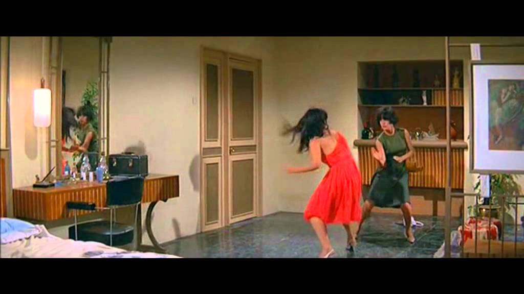 Lona aka Agent 009 (Lily Ho) fights against a jealous woman (Fanny Fan)