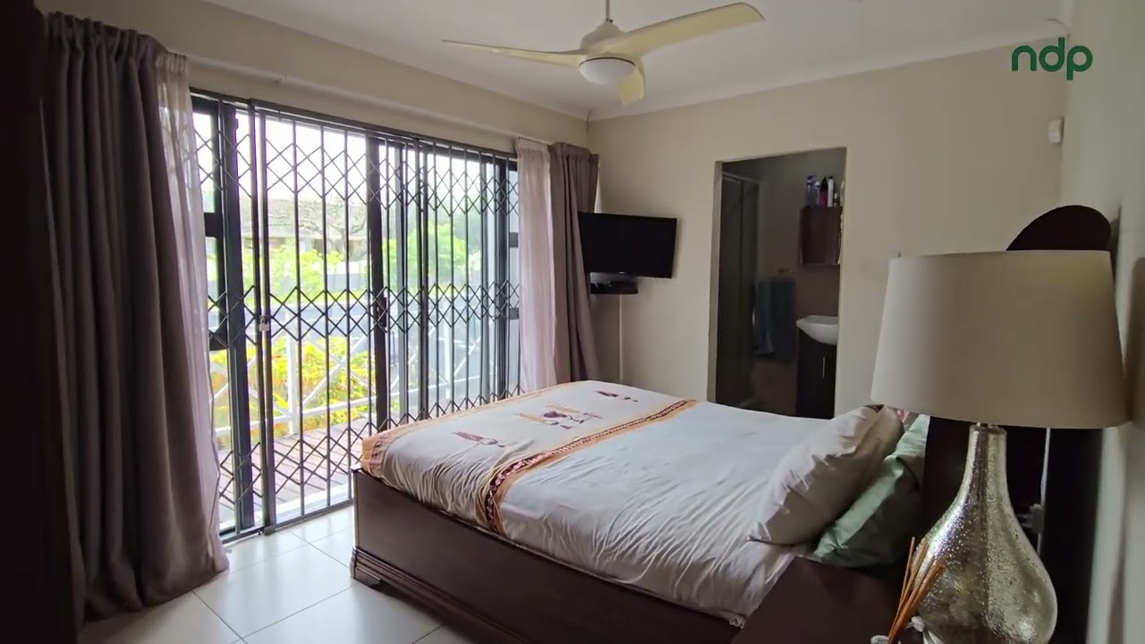 Modern 3-Bedroom duplex in Beacon Bay &ndash; Bargain Alert!