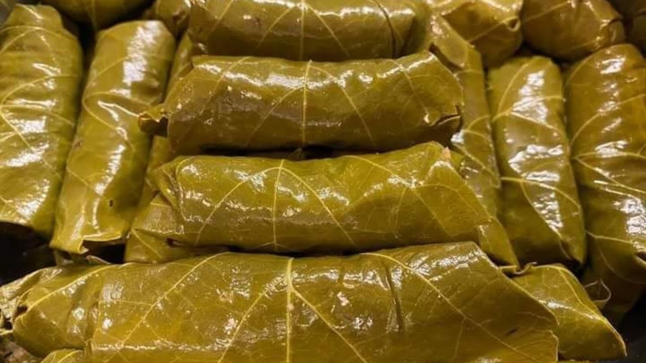 SARMA. Przepis na gałąbki w liściach winogron.