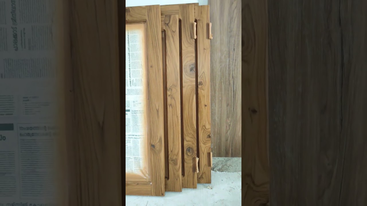 Woodgrains Drawing In Window Panels