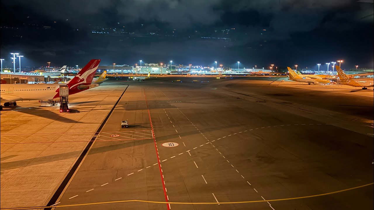 Plane Spotting at Night 