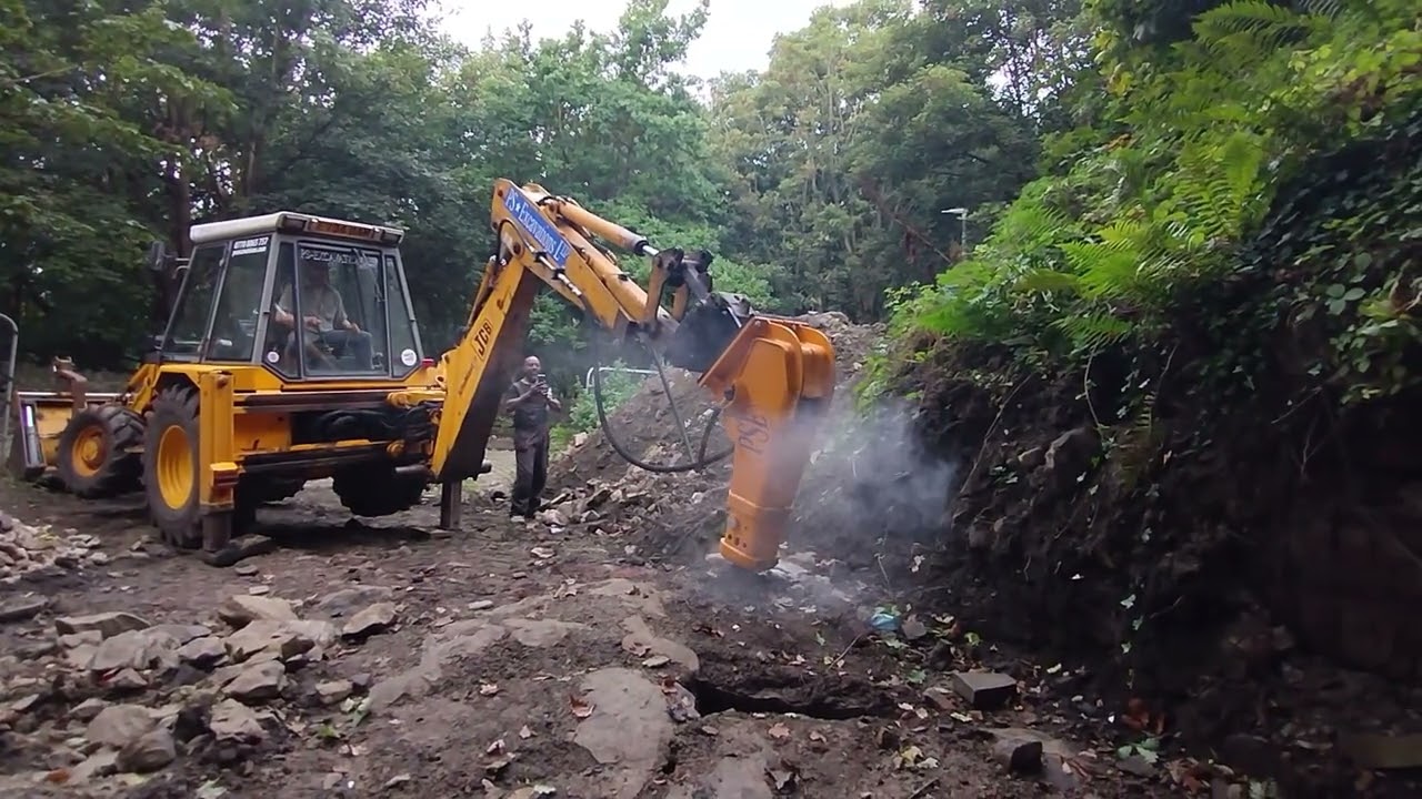 Rock On! - JCB 3CX SiteMaster Plus at Work.
