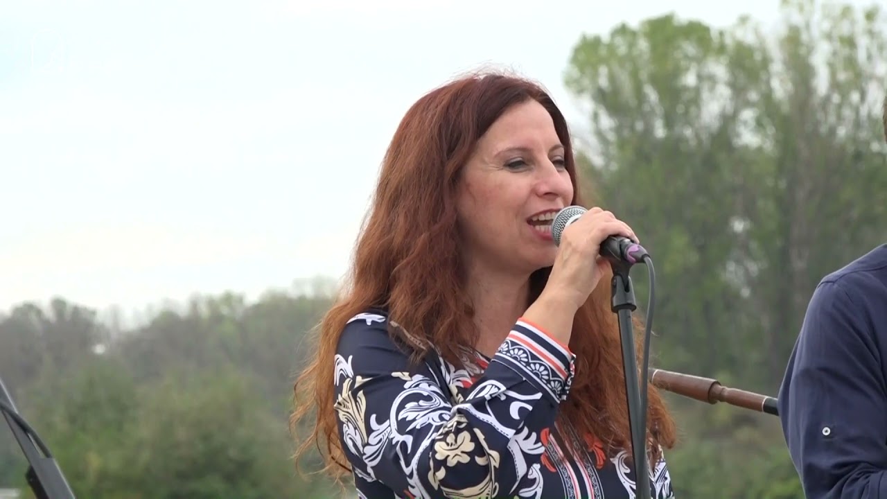Evritiki Zygia & Katerina Douka - Τρία κορίτσια, Τσαγανός κάνει ντουγούνι