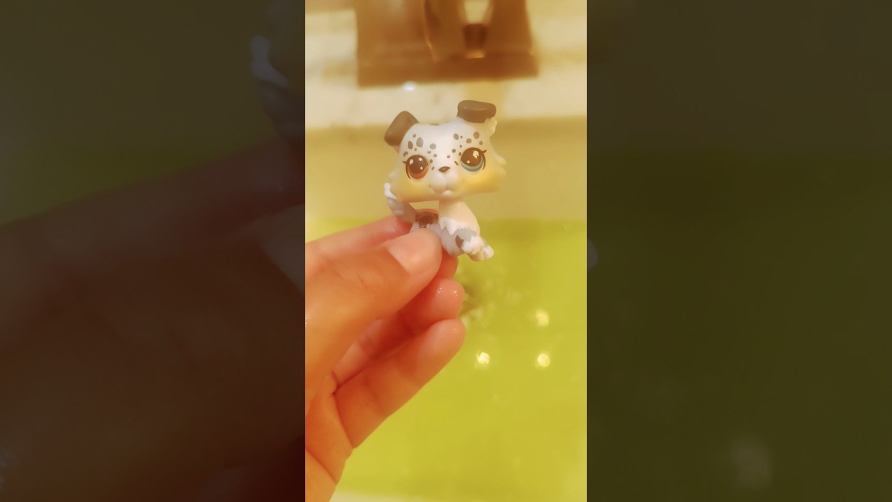 open a Daise* mini brand bath bomb 💗💗 
