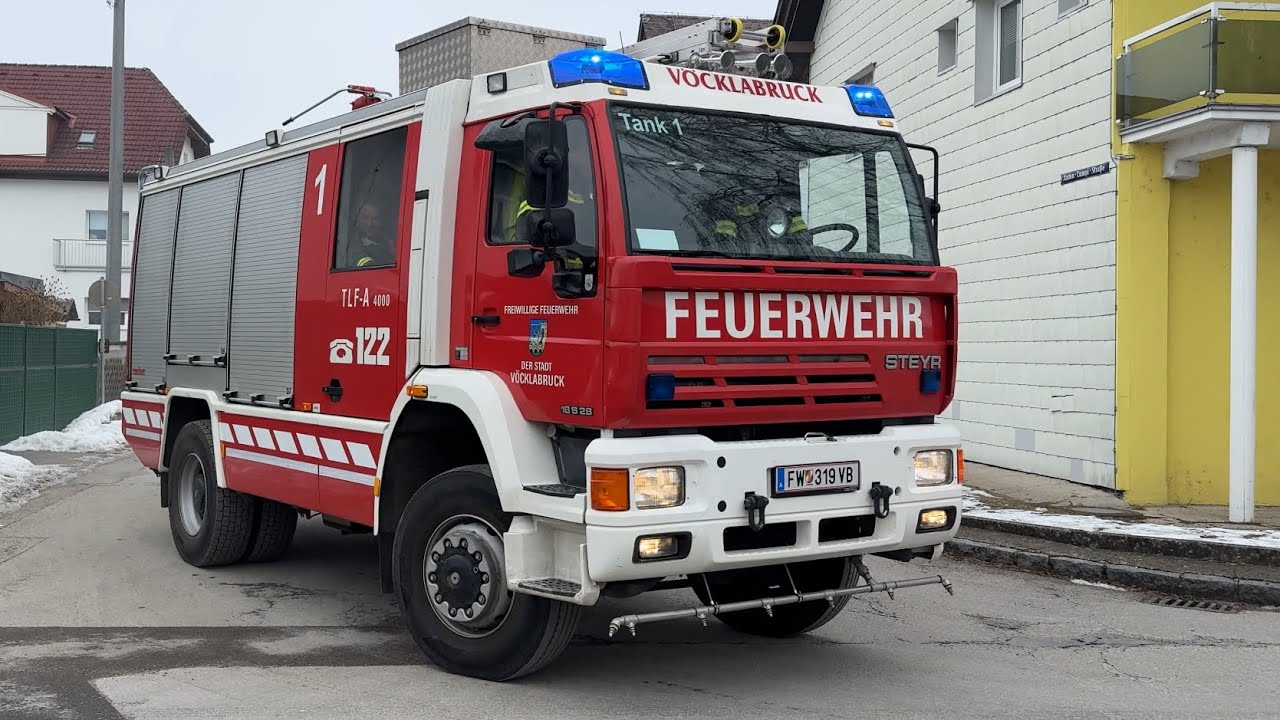 [Unüberhörbare Presslufthorn-Power] Tank 1 der FF Vöcklabruck