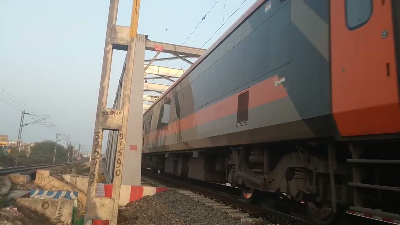22435 Varanasi jn to New Delhi vande bharat express.