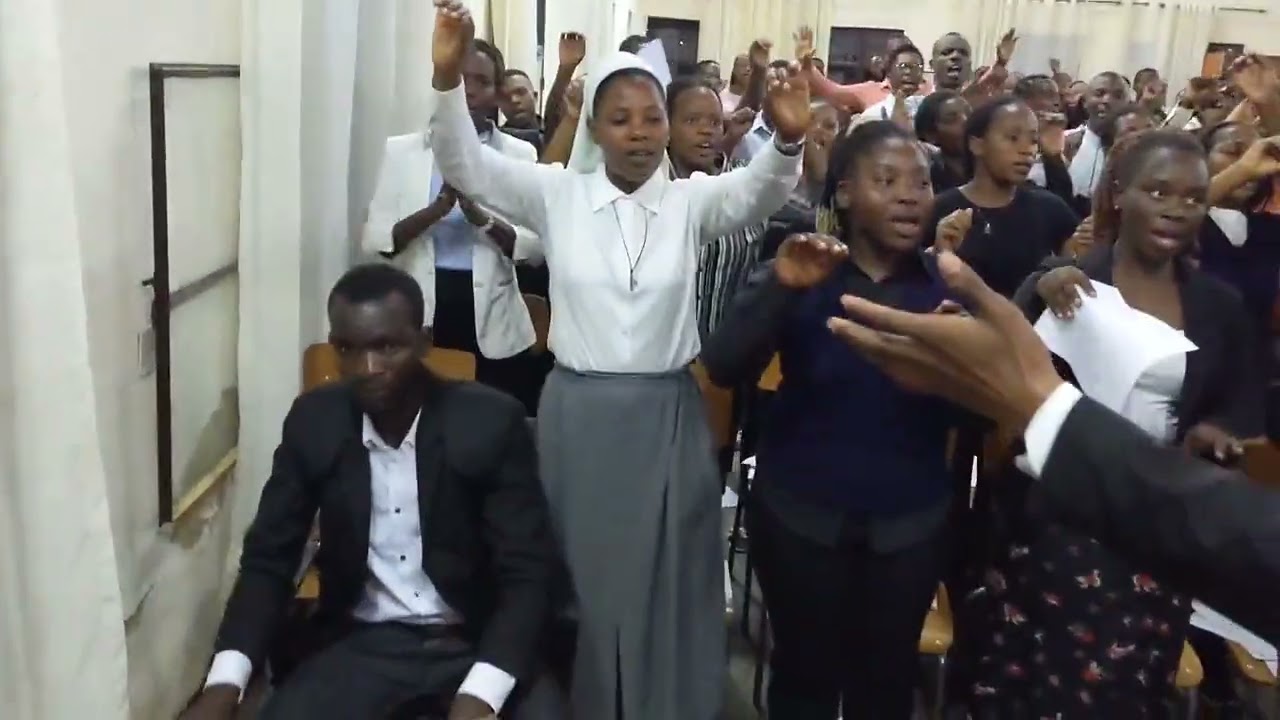 Choral Saint François d'Assise yo muri KP yaririmbye Misa ku munsi mukuru wabatagatifu bose