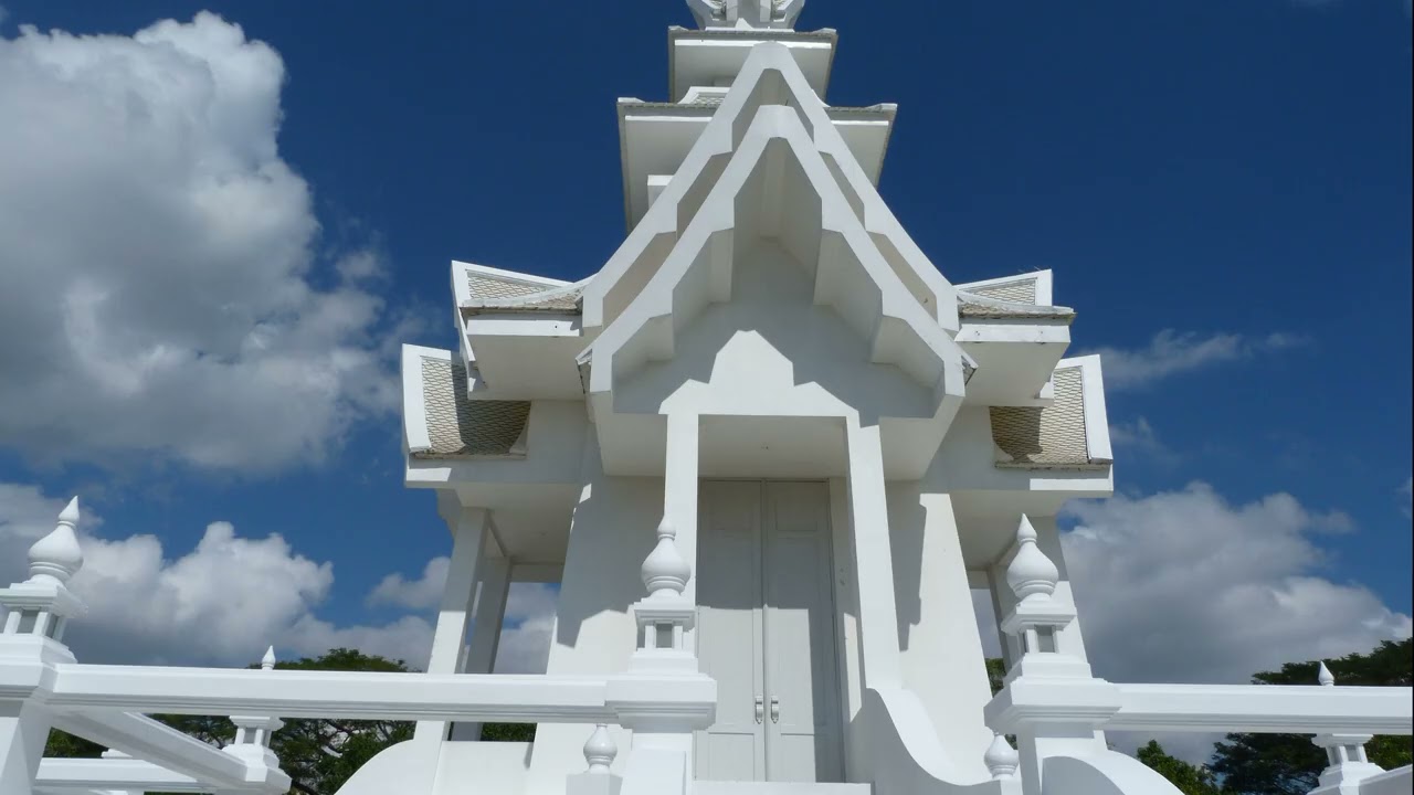 Wat Rong Khun Temple il Tempio Bianco