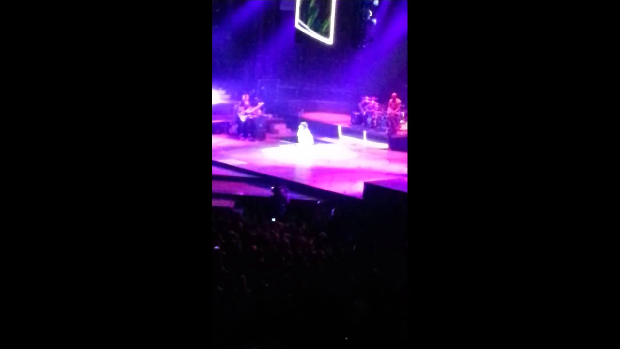 Rihanna diamonds tour Melbourne Australia