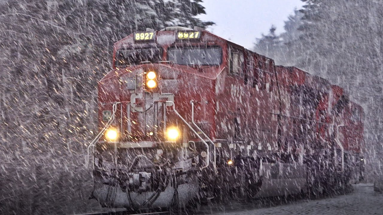 TRAINS THRU HEAVY SNOWFALL w/ CP SD70ACu & CN C40-8 Appearances At Yale BC