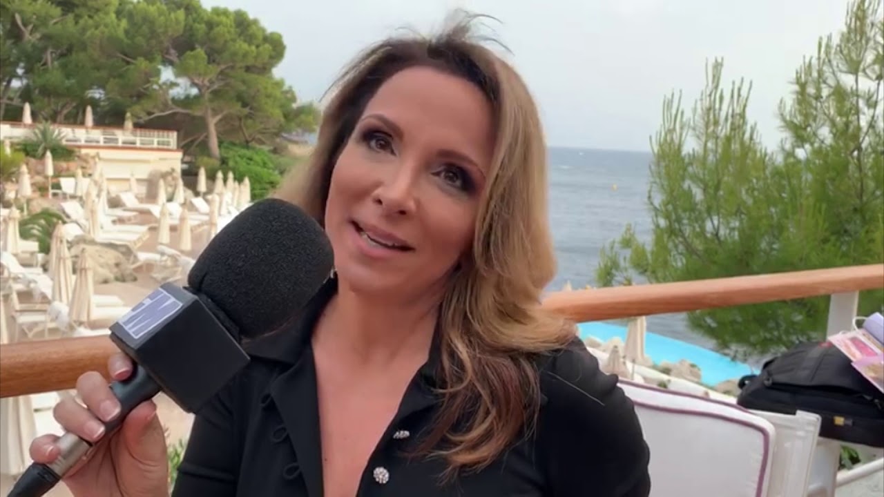DECOUVREZ l’INTERVIEW #COTEDAZURFRANCE D'HELENE SEGARA