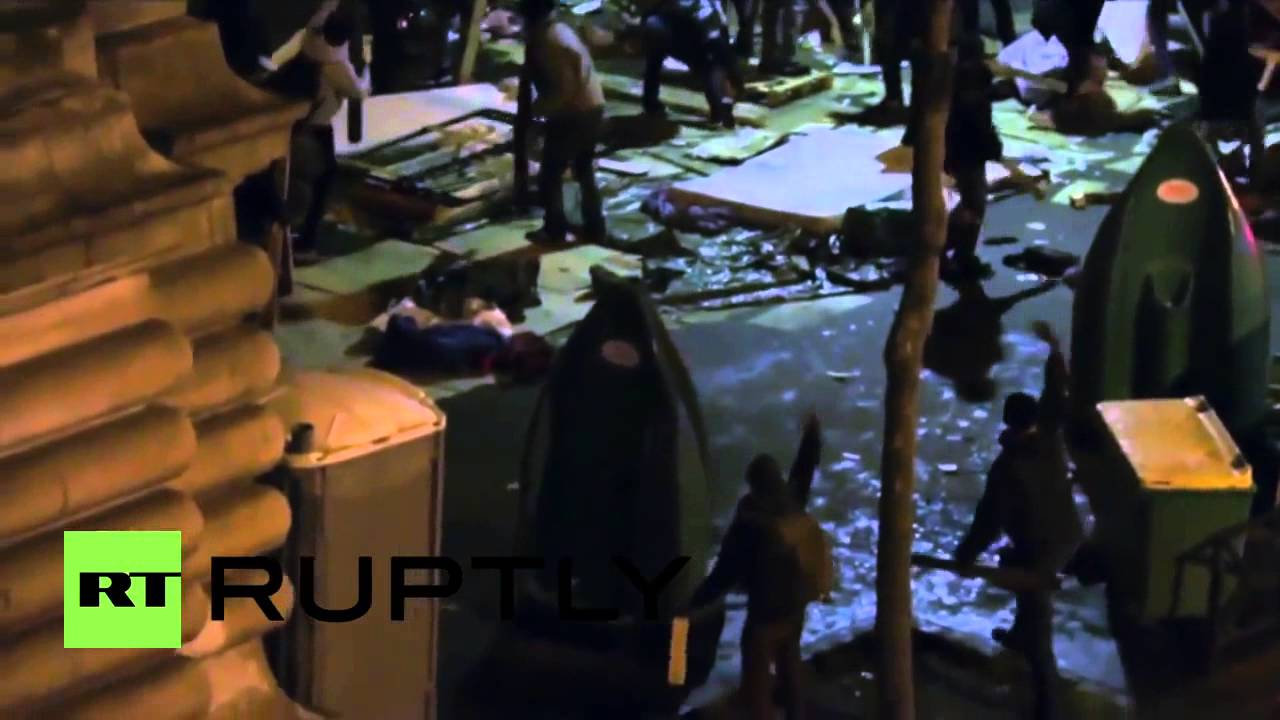 Paris: hundreds deliver fierce street battle vigilantes to attack refugees