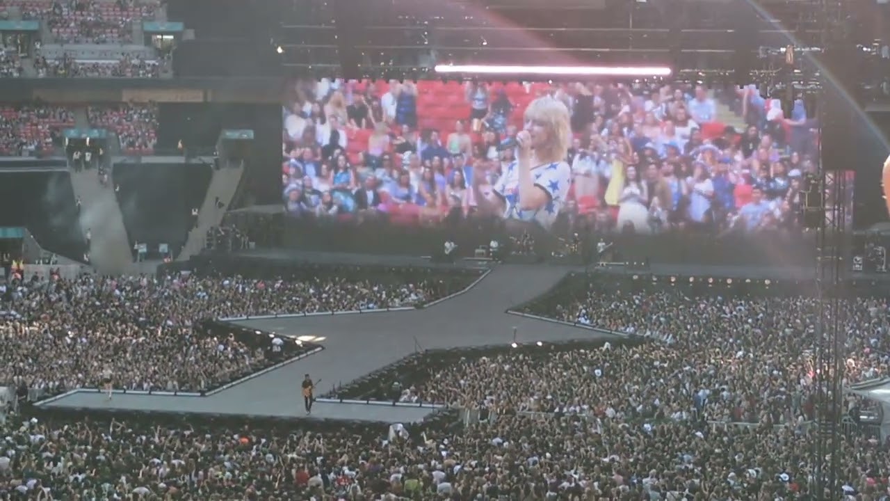 Paramore Performing 
