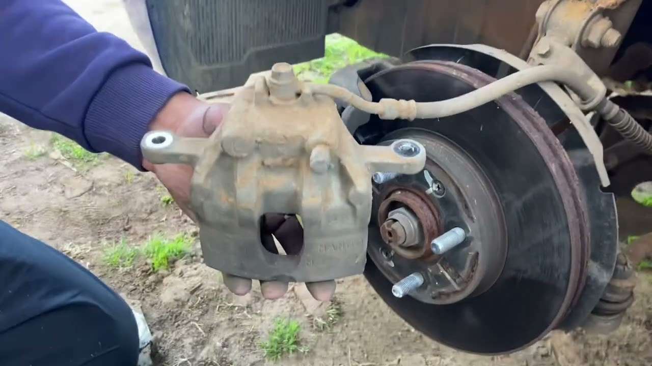 Como cambiar las pastillas de freno de tu auto - Hyundai Accent RB - aprende a hacerlo tu mismo!