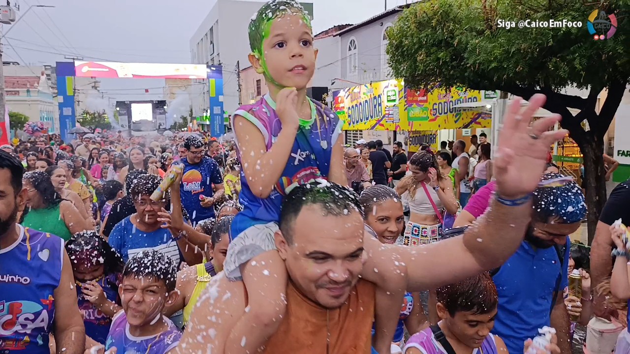 Neste domingo (08), foi a vez do Bloquinho da Furiosa levar alegria no corredor da folia em Caicó