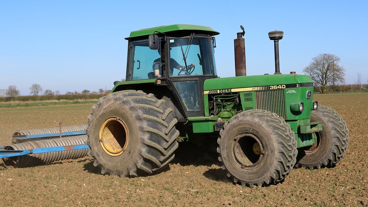 Scarce classic John Deere 3640 turbo with flotation tyres rolling wheat | From Project 20