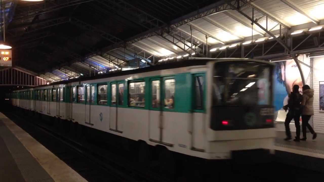 Paris Metro: MP 73 Line 6 Train Leaving Bir-Hakeim