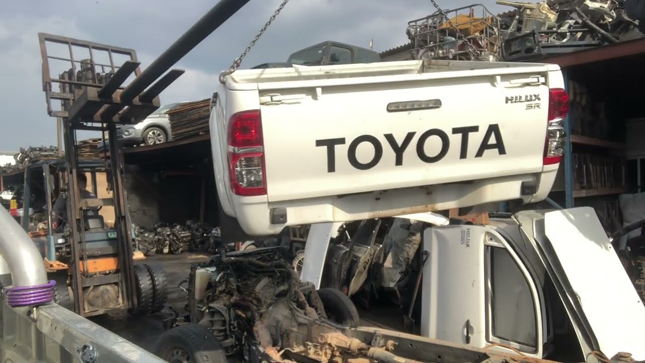 Wrecking Toyota Hilux Car  #toyota #hilux #mechanic