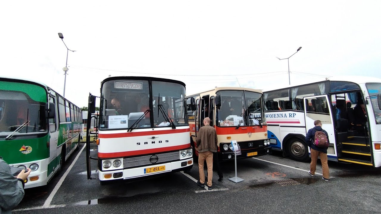 Zwiedzanie zajezdni MPK Rzeszów podczas I Zlotu Zabytkowych Autobusów i pojazdów.