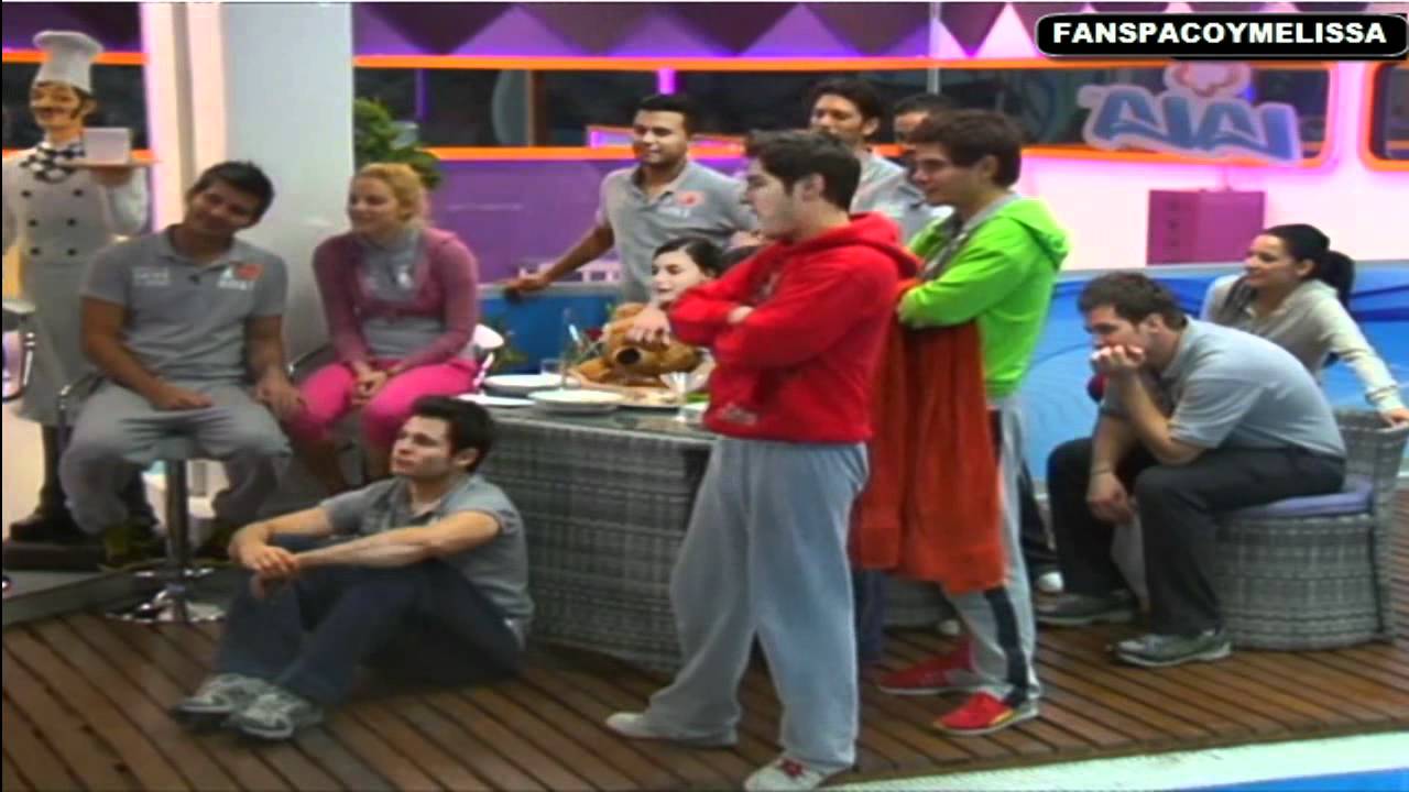 PACO Y MELISSA PRIMER MES DE NOVIAZGO VIENDO UN VIDEO DE REGALO DE PRODUCCION 26.10,2011.